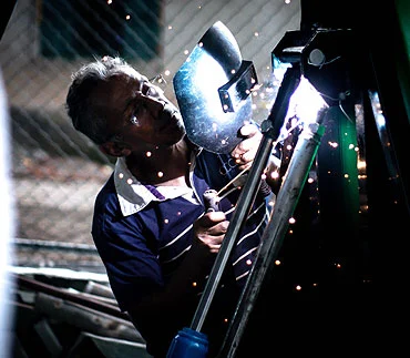 Professional pipe welding and metal pipe repair in Delhi NCR